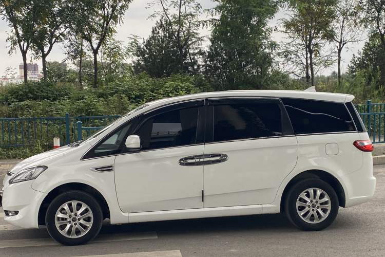 Used Luxgen Great 7 MPV 2016 2.0T Luxury Model Exterior 9