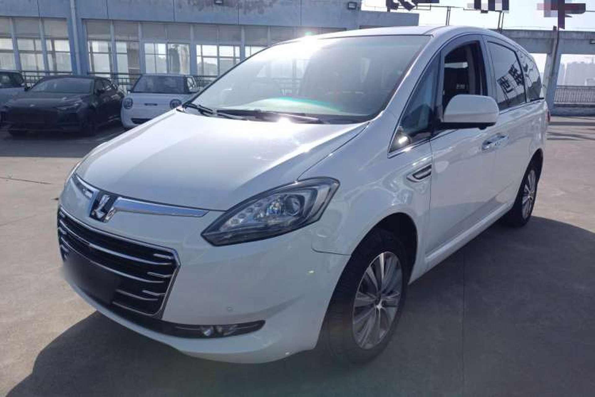 Used Luxgen Great 7 MPV 2016 2.2T Smart Enjoyment Version Front Left 45 Deg