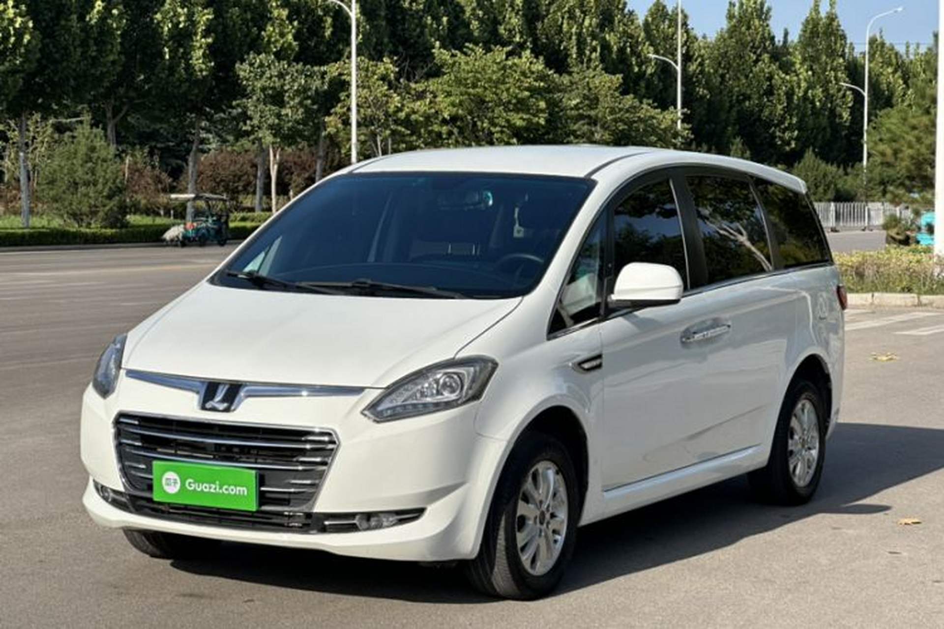 Used Luxgen Great 7 MPV 2016 2.0T Comfort Edition Front Left 45 Deg
