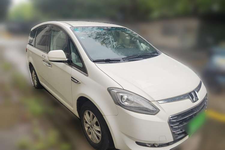 Used Luxgen Great 7 MPV 2016 2.0T Comfort Edition Front Right 45 Deg