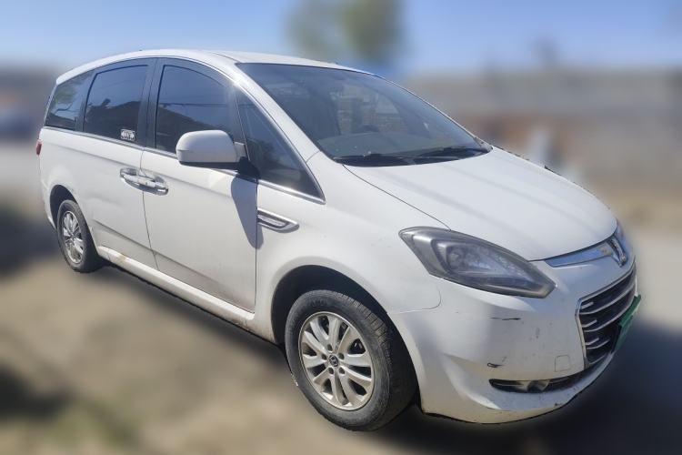 Used Luxgen Great 7 MPV 2016 2.0T Comfort Edition Front Right 45 Deg