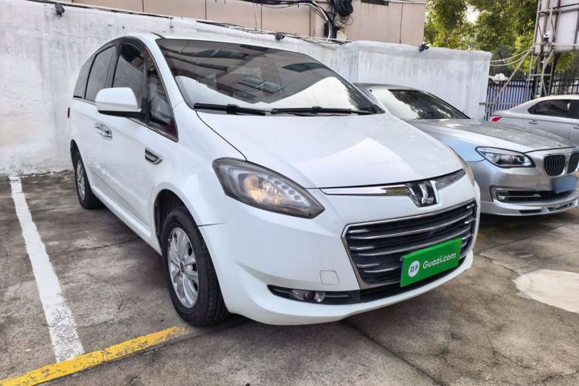 Used Luxgen Great 7 MPV 2016 2.0T Comfort Edition Front Right 45 Deg