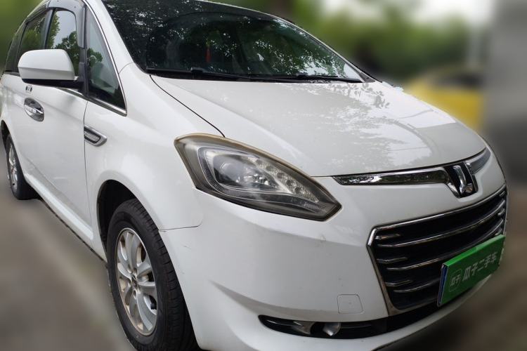 Used Luxgen Great 7 MPV 2016 2.0T Comfort Edition Front Right 45 Deg