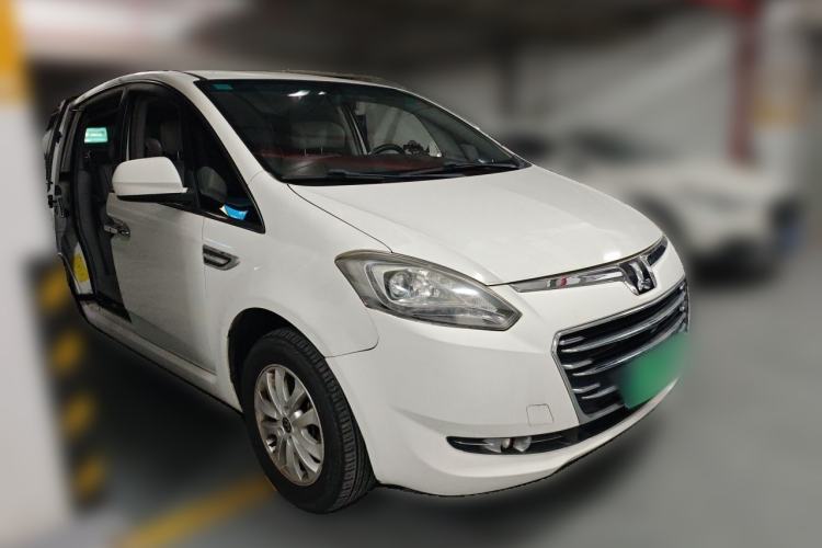 Used Luxgen Great 7 MPV 2016 2.0T Comfort Edition Front Right 45 Deg
