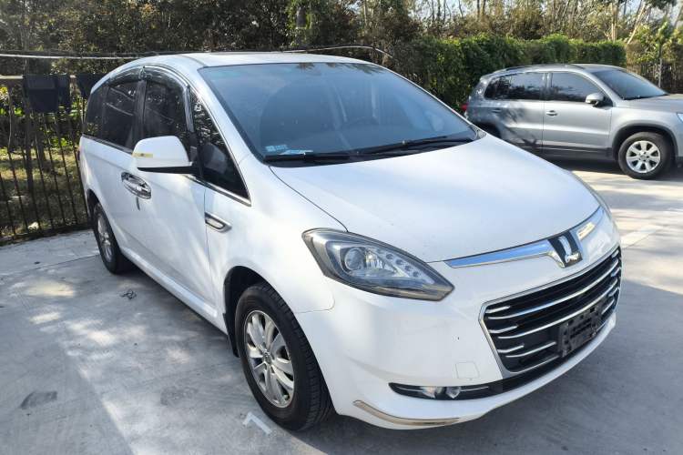 Used Luxgen Great 7 MPV 2016 2.0T Luxury Model Front Right 45 Deg