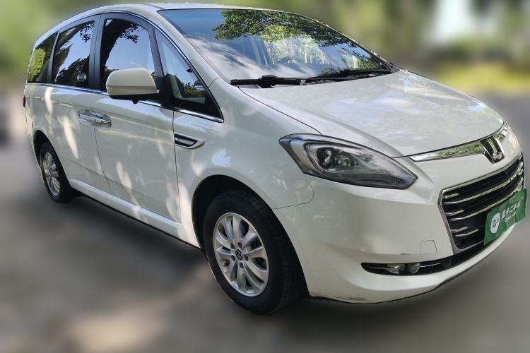 Used Luxgen Great 7 MPV 2016 2.0T Comfort Edition Front Right 45 Deg