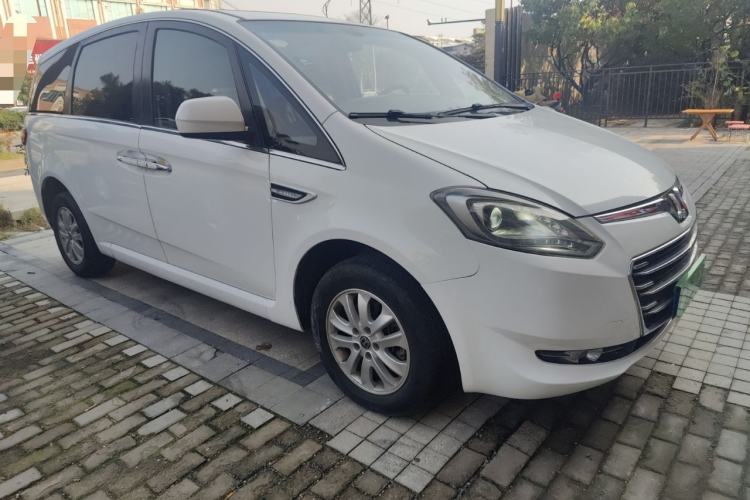 Used Luxgen Great 7 MPV 2016 2.0T Luxury Model Front Right 45 Deg