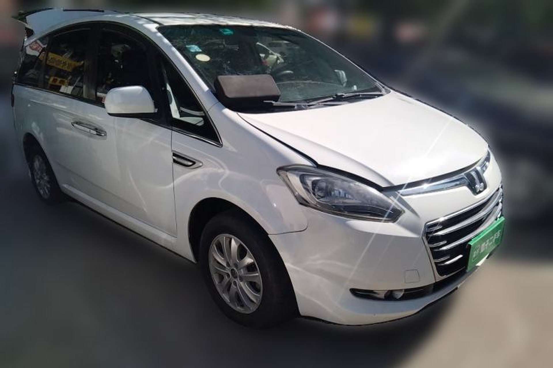 Used Luxgen Great 7 MPV 2016 2.0T Comfort Edition Front Right 45 Deg