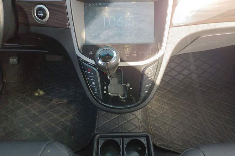 Used Luxgen Great 7 MPV 2016 2.2T Smart Enjoyment Version Gear Lever
