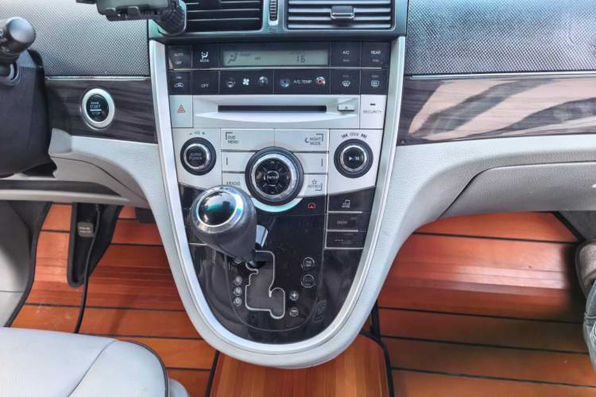 Used Luxgen Great 7 MPV 2016 2.0T Comfort Edition Gear Lever
