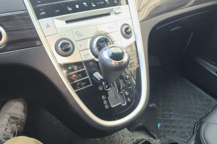 Used Luxgen Great 7 MPV 2016 2.0T Luxury Model Gear Lever