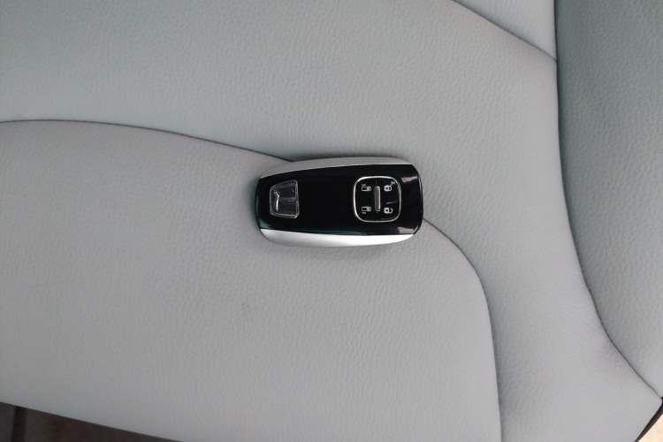 Used Luxgen Great 7 MPV 2016 2.0T Luxury Model Interior 1