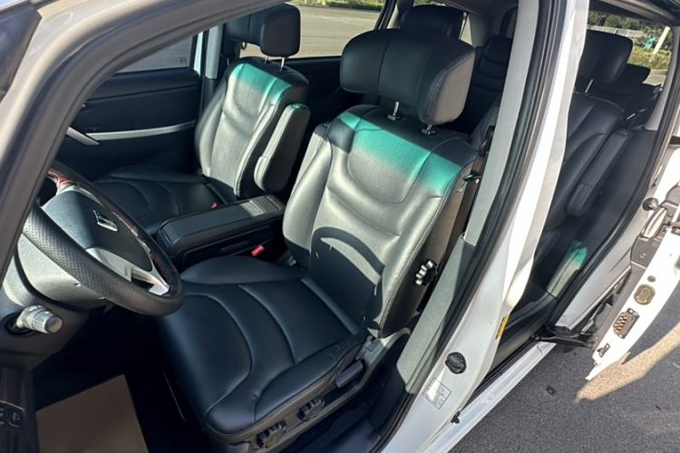 Used Luxgen Great 7 MPV 2016 2.0T Comfort Edition Interior 4