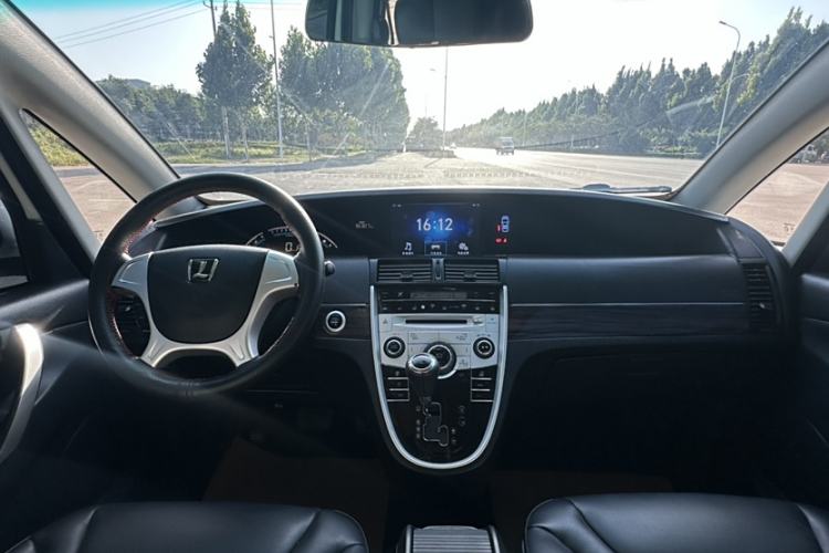 Used Luxgen Great 7 MPV 2016 2.0T Comfort Edition Interior 6