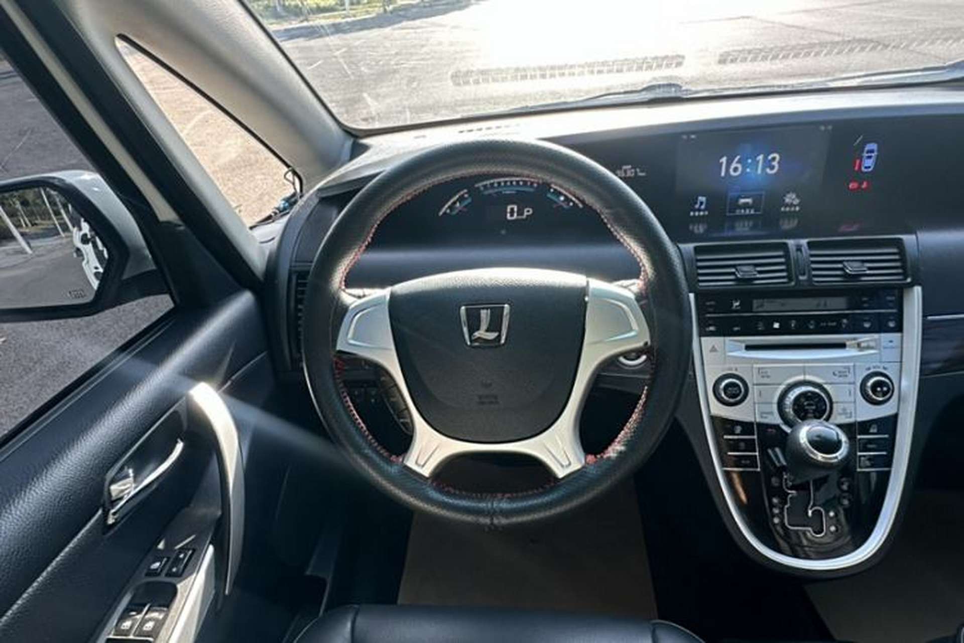 Used Luxgen Great 7 MPV 2016 2.0T Comfort Edition Interior 7