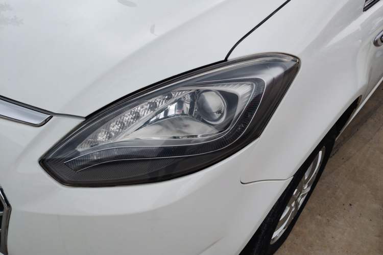 Used Luxgen Great 7 MPV 2016 2.0T Luxury Model Left Front Headlight