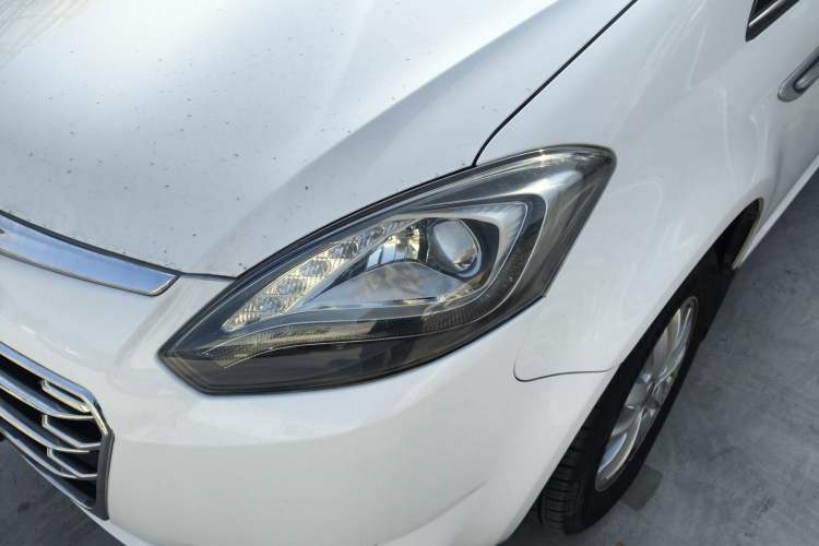 Used Luxgen Great 7 MPV 2016 2.0T Luxury Model Left Front Headlight