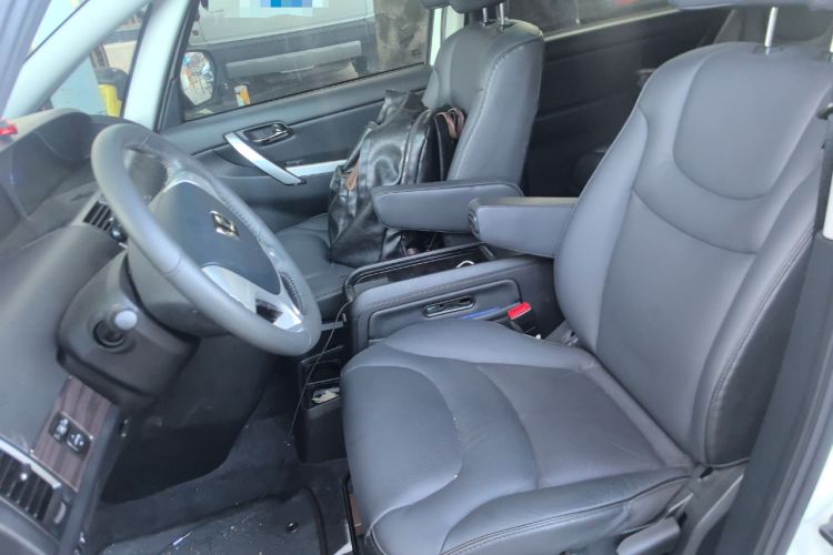 Used Luxgen Great 7 MPV 2016 2.0T Luxury Model Left Front Seat