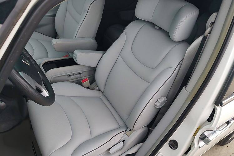 Used Luxgen Great 7 MPV 2016 2.0T Luxury Model Left Front Seat