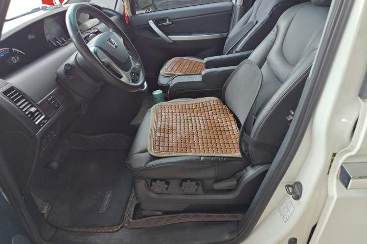 Used Luxgen Great 7 MPV 2016 2.0T Comfort Edition Left Front Seat