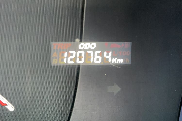 Used Luxgen Great 7 MPV 2016 2.0T Luxury Model Odometer Close Up