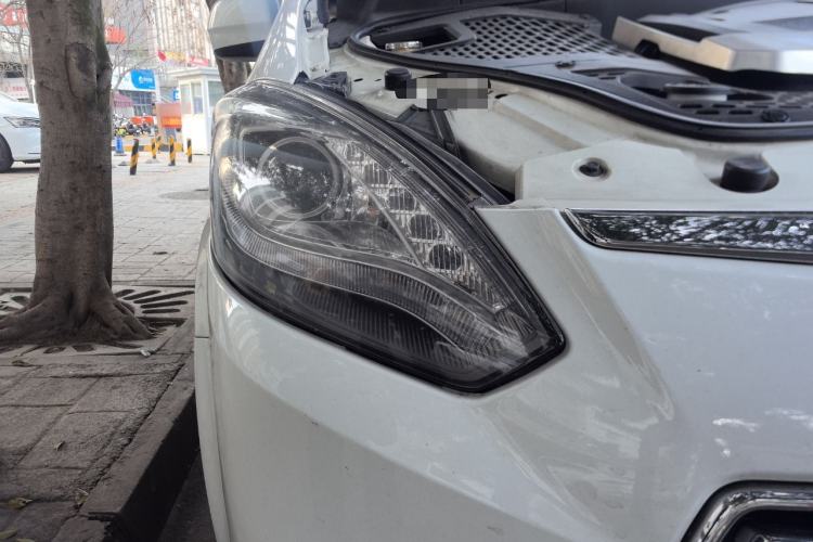 Used Luxgen Great 7 MPV 2016 2.0T Luxury Model Right Front Headlight