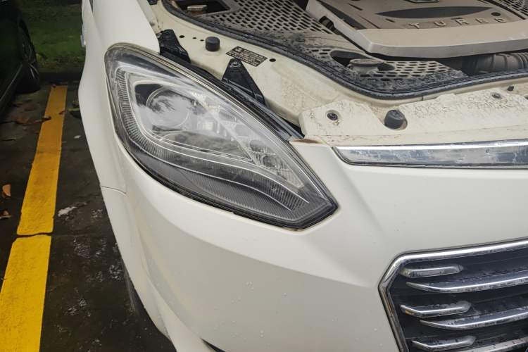 Used Luxgen Great 7 MPV 2016 2.0T Comfort Edition Right Front Headlight