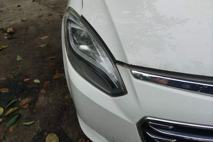 Used Luxgen Great 7 MPV 2016 2.0T Comfort Edition Right Front Headlight