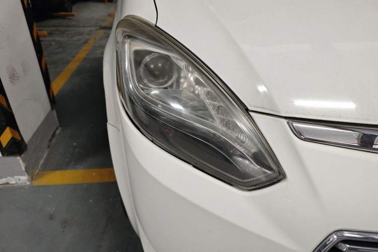 Used Luxgen Great 7 MPV 2016 2.0T Comfort Edition Right Front Headlight