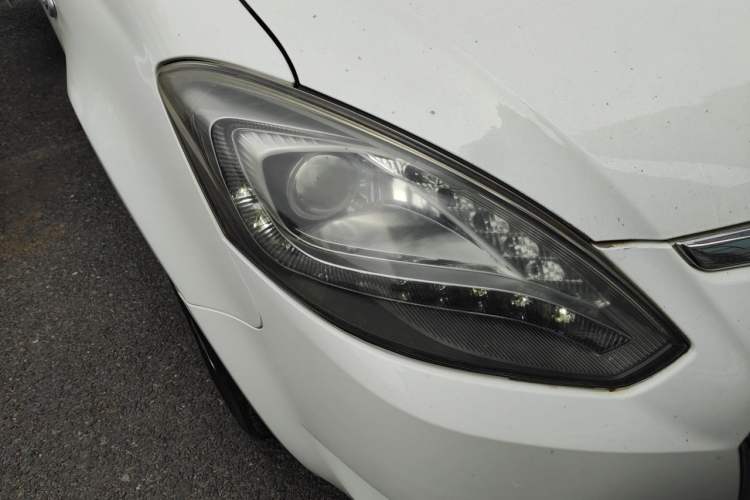Used Luxgen Great 7 MPV 2016 2.0T Comfort Edition Right Front Headlight