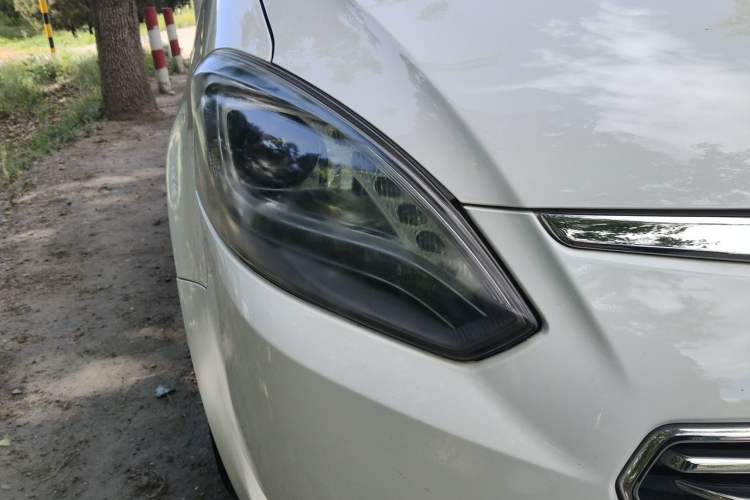Used Luxgen Great 7 MPV 2016 2.0T Comfort Edition Right Front Headlight