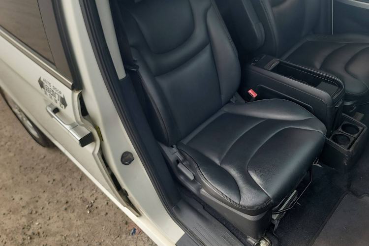 Used Luxgen Great 7 MPV 2016 2.0T Luxury Model Right Front Seat