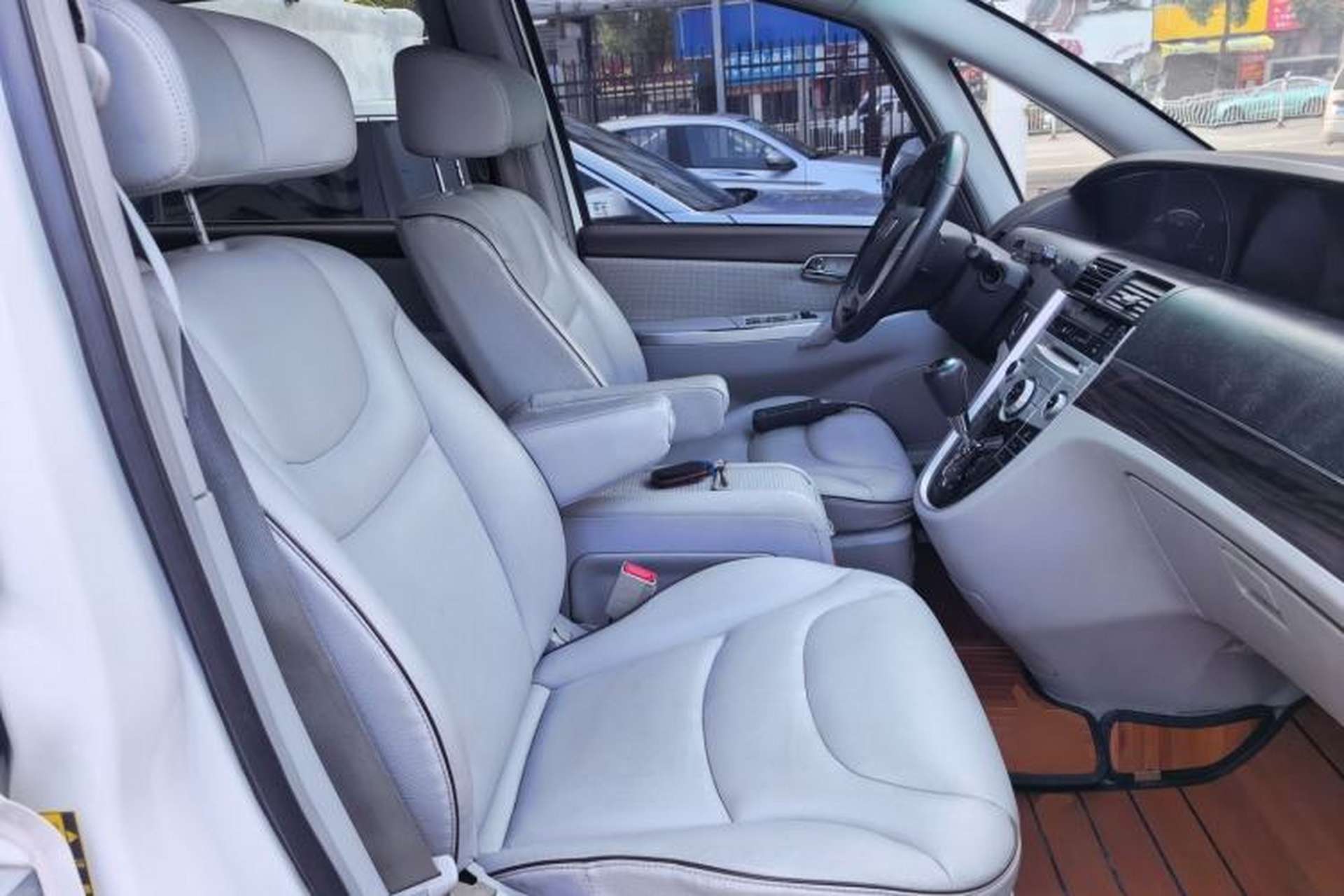 Used Luxgen Great 7 MPV 2016 2.0T Comfort Edition Right Front Seat