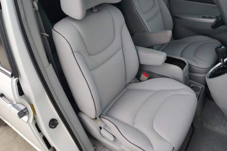 Used Luxgen Great 7 MPV 2016 2.0T Luxury Model Right Front Seat
