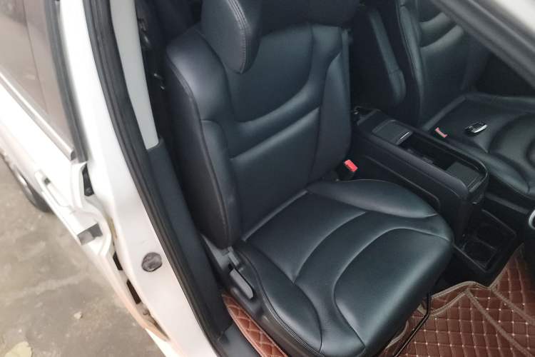 Used Luxgen Great 7 MPV 2016 2.0T Luxury Model Right Front Seat