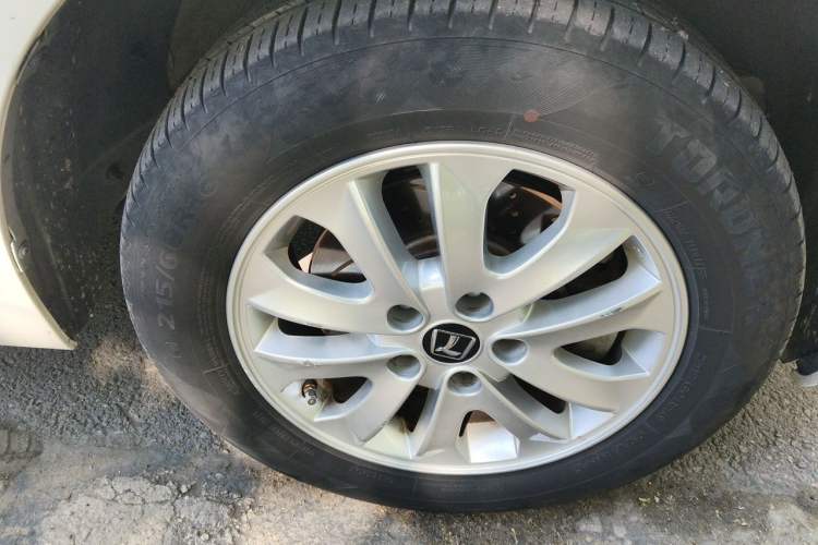 Used Luxgen Great 7 MPV 2016 2.0T Comfort Edition Right Front Wheel Hub