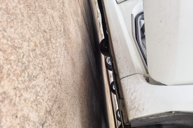 Used Luxgen Great 7 MPV 2016 2.0T Comfort Edition Right Side Sill