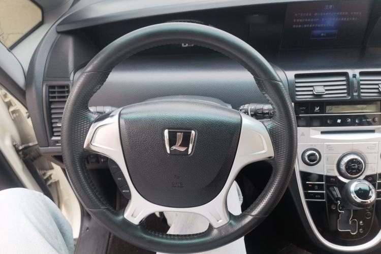 Used Luxgen Great 7 MPV 2016 2.0T Luxury Model Steering Wheel