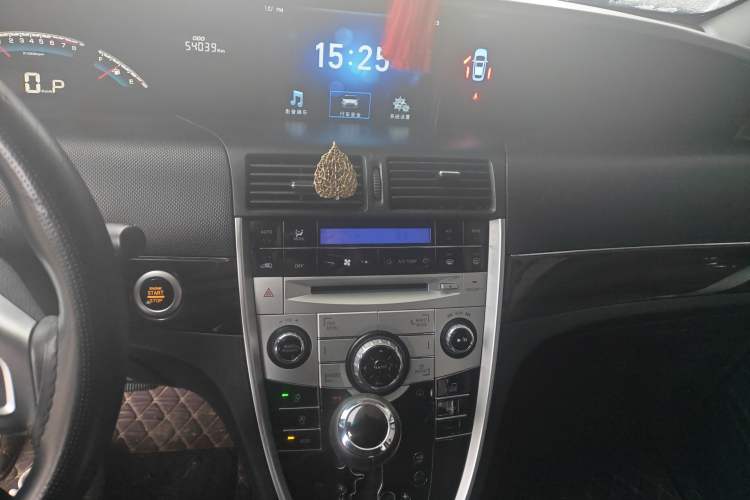Used Luxgen Great 7 MPV 2019 2.0T Comfort Edition Audio And AC Panel