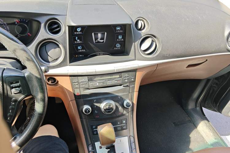 Used Luxgen Great 7 SUV 2011 2.2T Four-Wheel Drive ZhiZun Version Audio And AC Panel