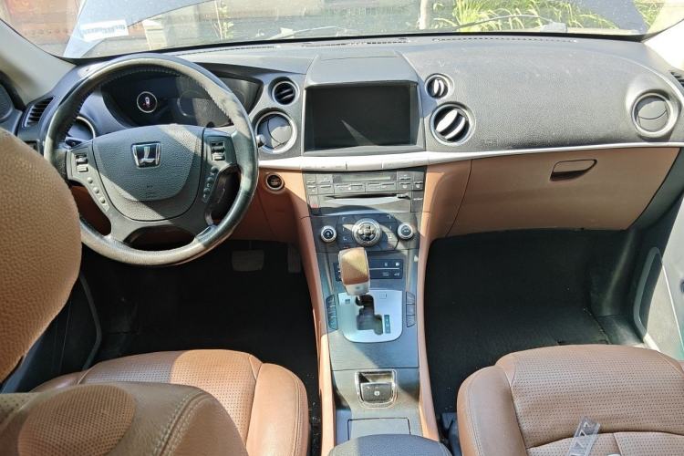Used Luxgen Great 7 SUV 2011 2.2T Four-Wheel Drive ZhiZun Version Center Console