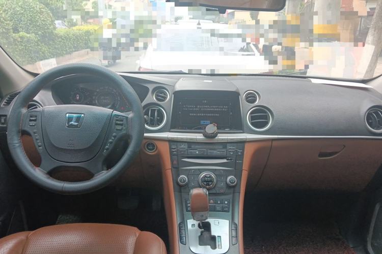 Used Luxgen Great 7 SUV 2011 2.2T Four-Wheel Drive ZhiZun Version Center Console