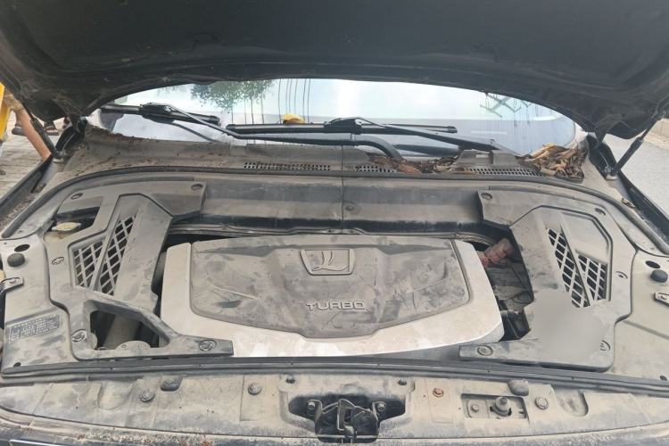 Used Luxgen Great 7 SUV 2011 2.2T Four-Wheel Drive ZhiZun Version Engine Bay