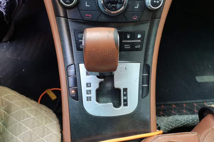 Used Luxgen Great 7 SUV 2011 2.2T Two-Wheel Drive Smart Version Gear Lever