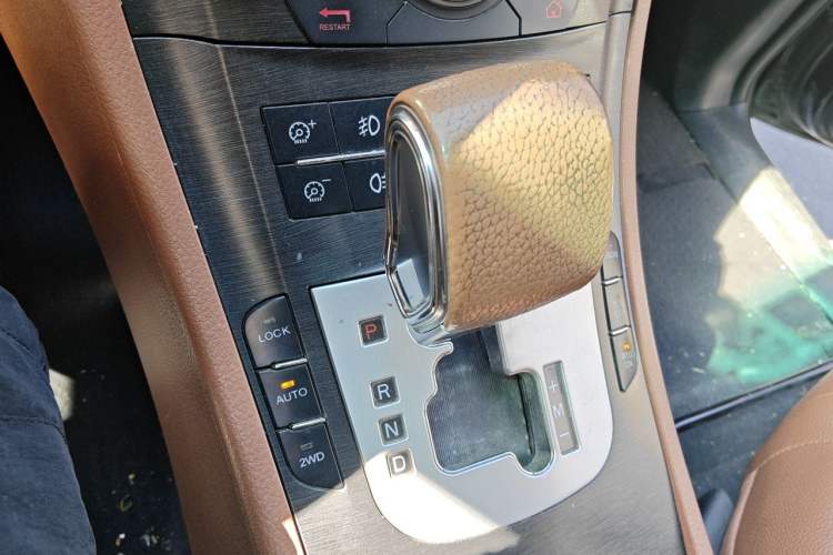Used Luxgen Great 7 SUV 2011 2.2T Four-Wheel Drive ZhiZun Version Gear Lever