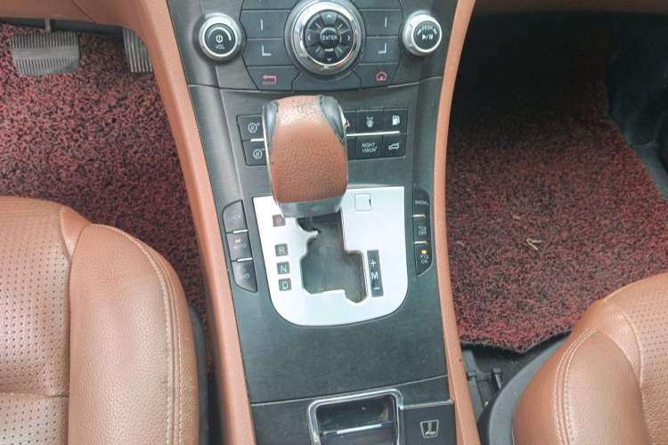 Used Luxgen Great 7 SUV 2011 2.2T Four-Wheel Drive ZhiZun Version Gear Lever