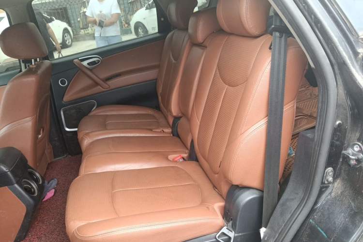 Used Luxgen Great 7 SUV 2011 2.2T Four-Wheel Drive ZhiZun Version Left Rear Seat