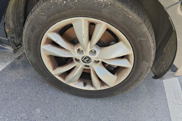 Used Luxgen Great 7 SUV 2011 2.2T Four-Wheel Drive ZhiZun Version Right Front Wheel Hub