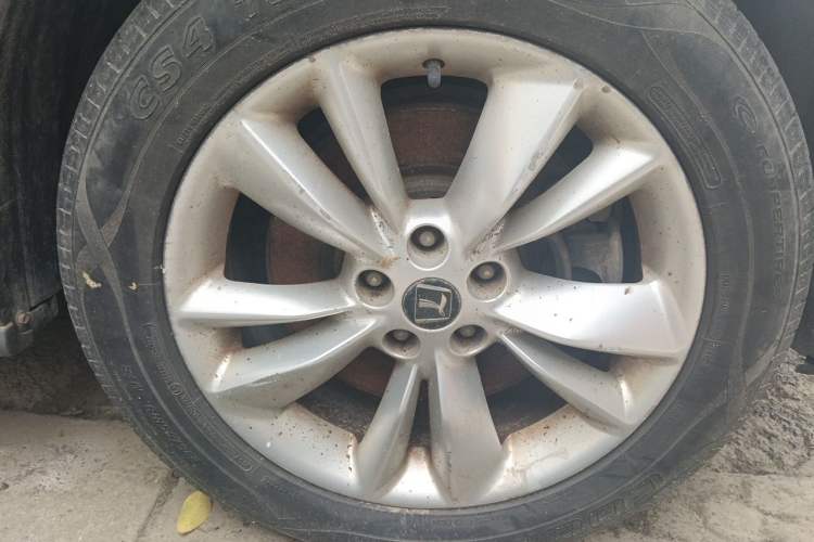 Used Luxgen Great 7 SUV 2011 2.2T Four-Wheel Drive ZhiZun Version Right Front Wheel Hub