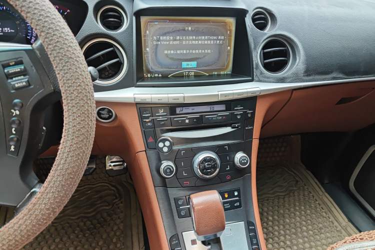 Used Luxgen Great 7 SUV 2011 2.2T Four-Wheel Drive ZhiZun Version Audio And AC Panel